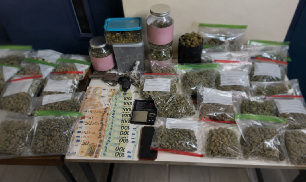 Νέα Χαλκηδόνα: Πάνω από 6 Κιλά Κάνναβης σε Συνεργείο Αυτοκινήτων Νέα Χαλκηδόνα: Πάνω από 6 Κιλά Κάνναβης σε Συνεργείο Αυτοκινήτων