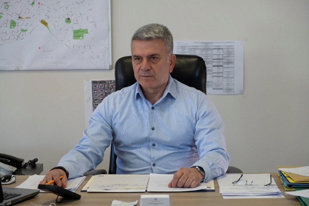MANOURIS
